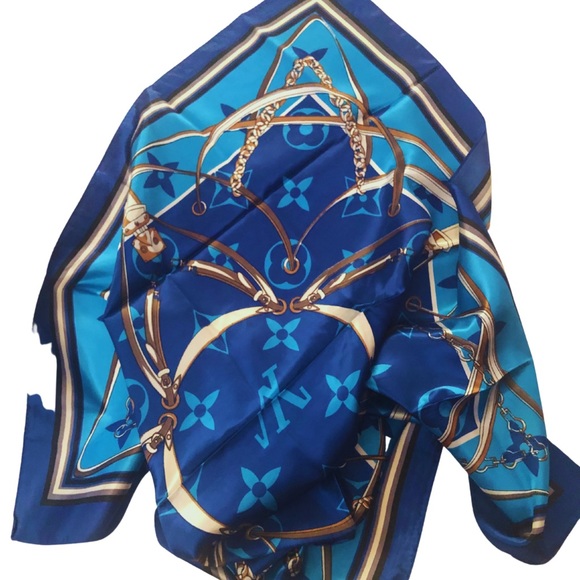 Printed Square Scarfπ - Picture 2 of 11